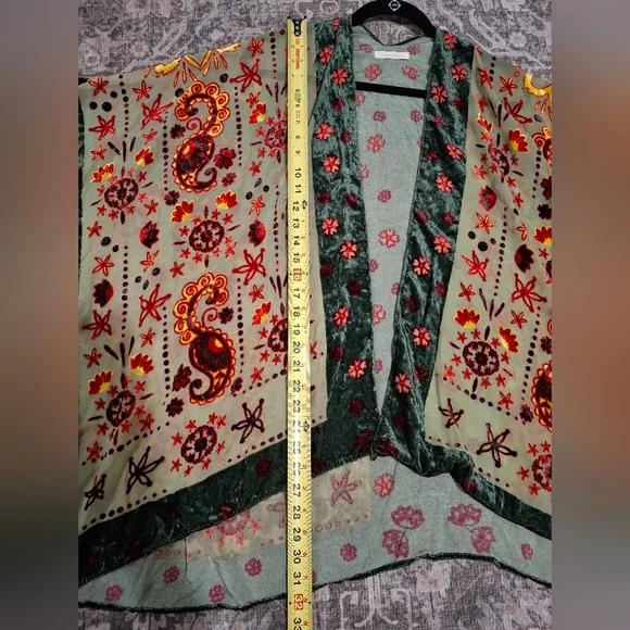 Stunning emerald floral burnout Rayon velvet kimono overlay - Picture 7 of 9